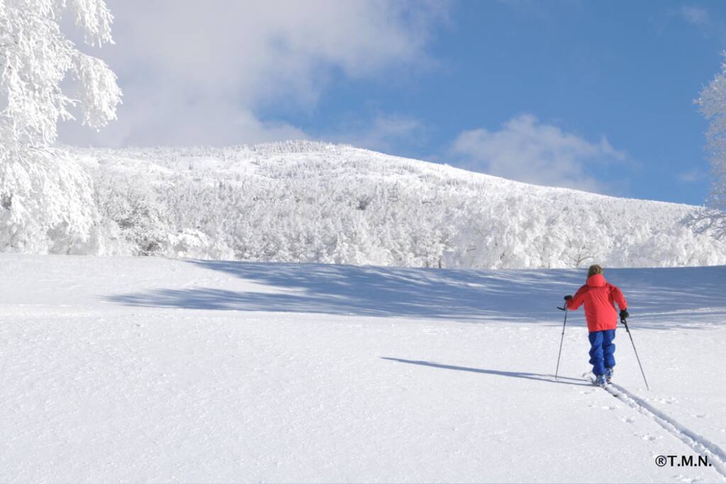 根子岳に向かって雪上散歩