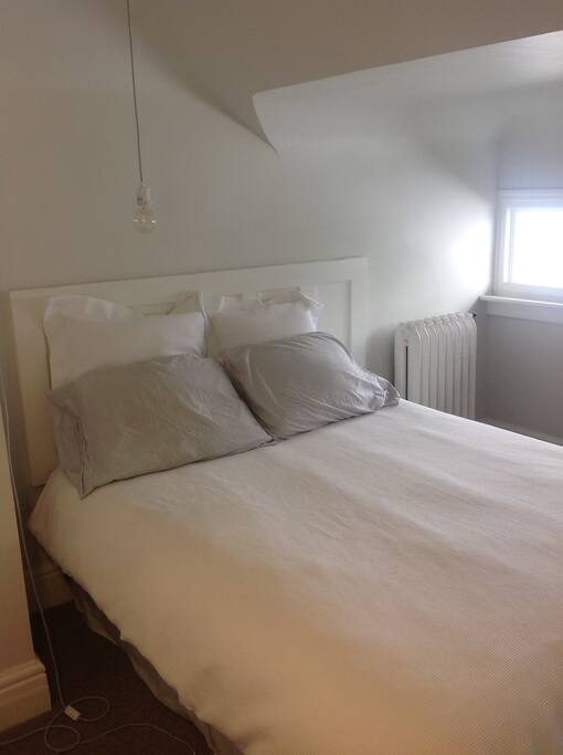 Bedroom with Queen bed
