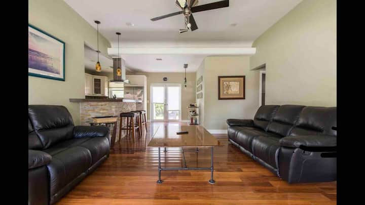 Luxurious Hollywood Beach Home - Aventura, FL