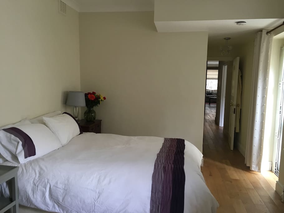 Situated at the end of a long corridor, bedroom is quiet and completely private. Own private cable TV. and WiFi.