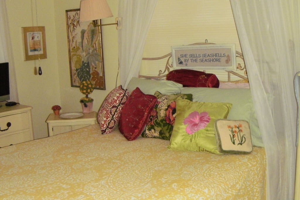 Bedroom, all guests get freshly washed linens, top to bottom, mattress cover to bedspread. You don't get anything used by a previous guest. Unlike most motels and hotels !!!