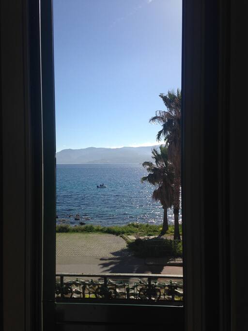 Camera da letto vista mare