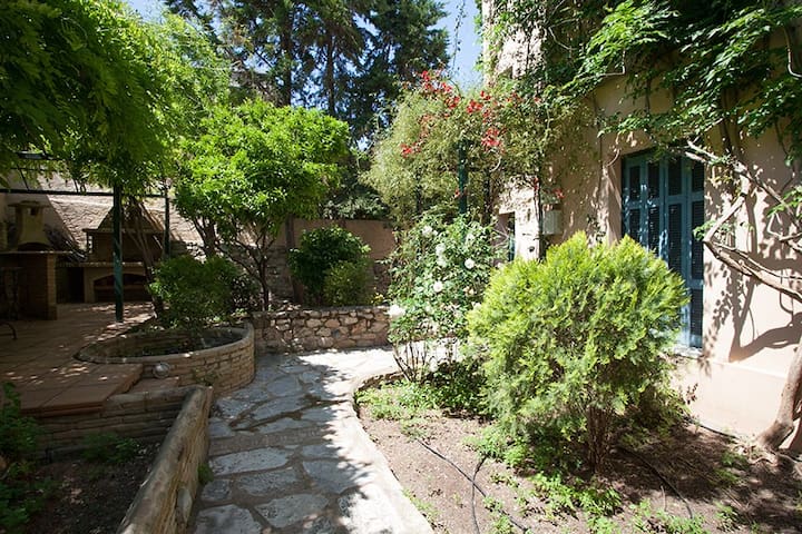 Walk to all archeological sites