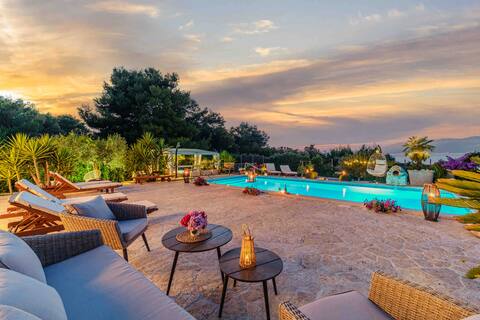 Beachfront villa Bela, heated pool & jacuzzi
