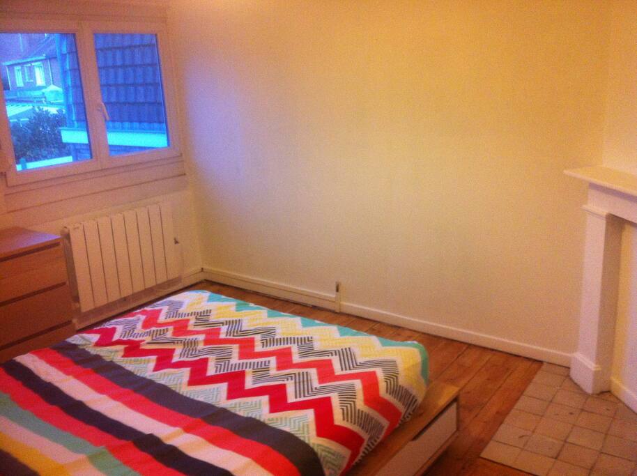 chambre 1 spacieuse - lit double