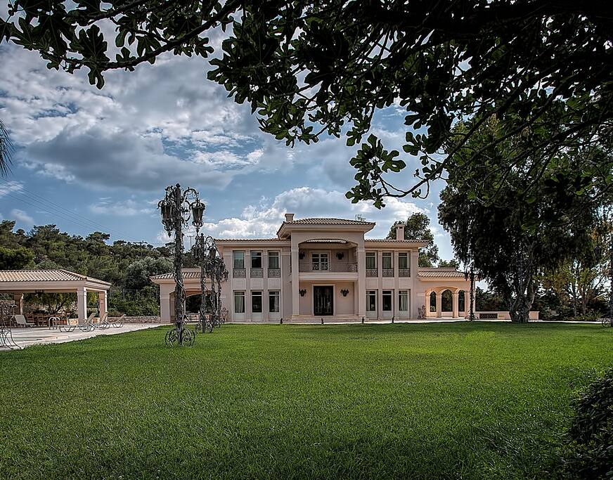 Tsagkarakis Mansion from the gate