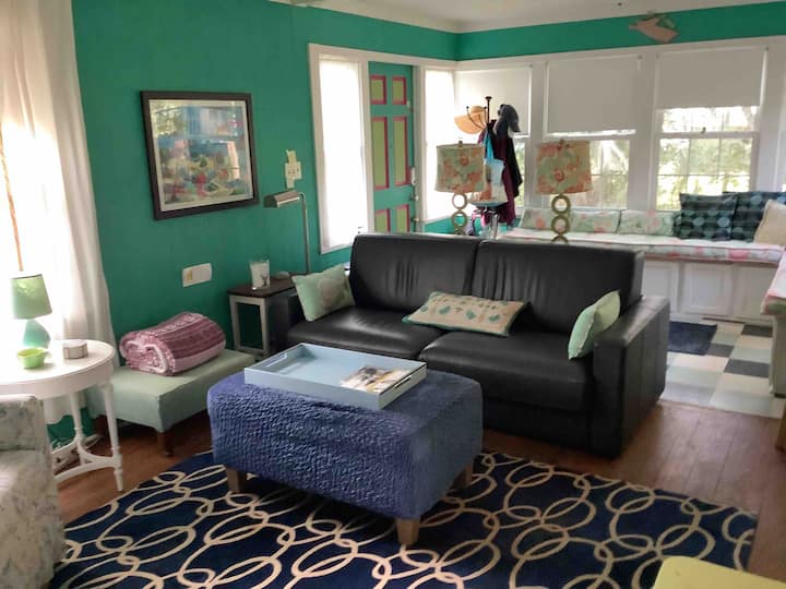 Kauč je bračni krevet.