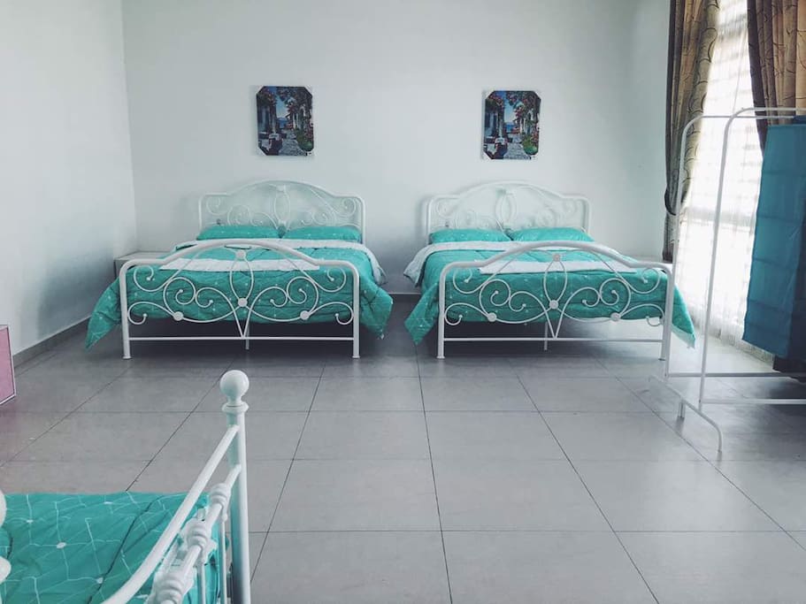 2 Queen size comfy beds and 1 exquisite single bed with high quality matresses and comforters set