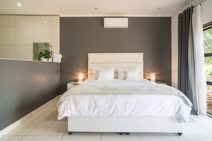 Studio 43- Studio with backup power in Durbanville