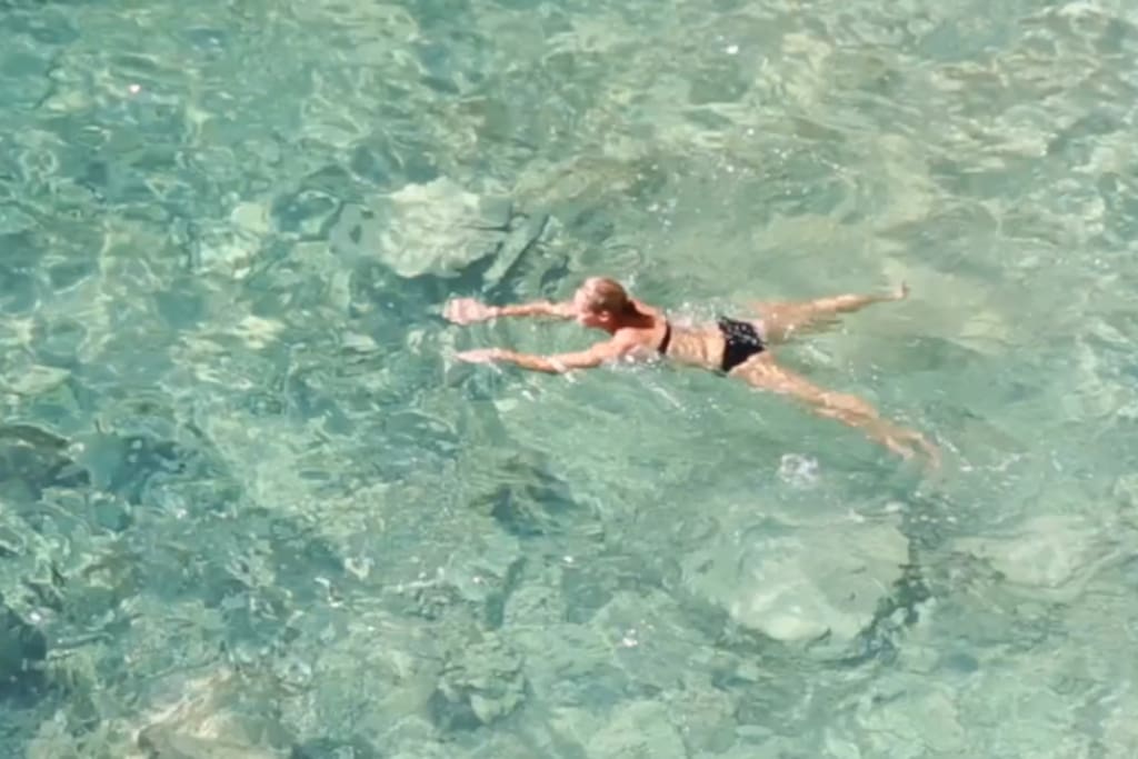 A short walk away a somewhat private lagoon with turquoise waters!