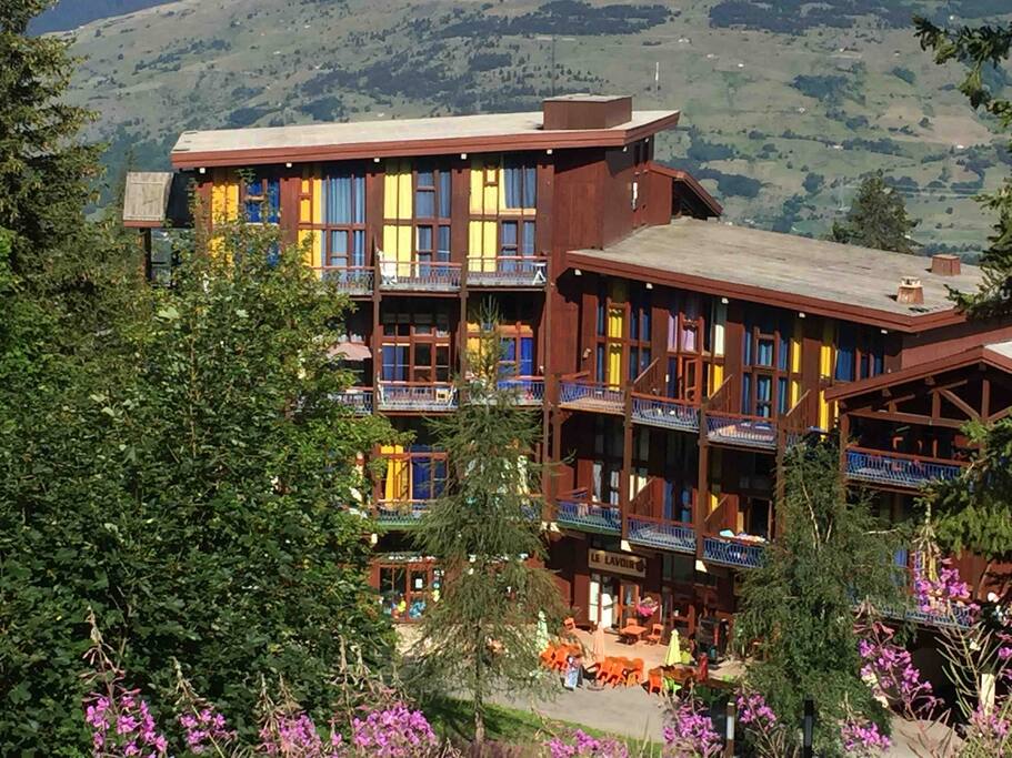 Nous sommes à l'avant dernier étage 3ème appartement en partant de la gauche