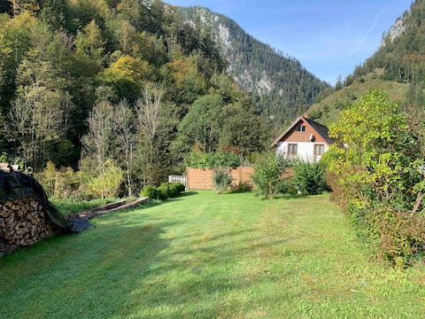 Three Birds Guest house, a rural riverside home