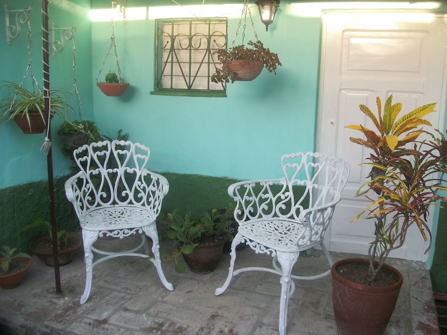 Área de la terraza para el disfrute del Sol y las plantas naturales.