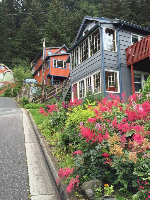 quaint neighborhood
