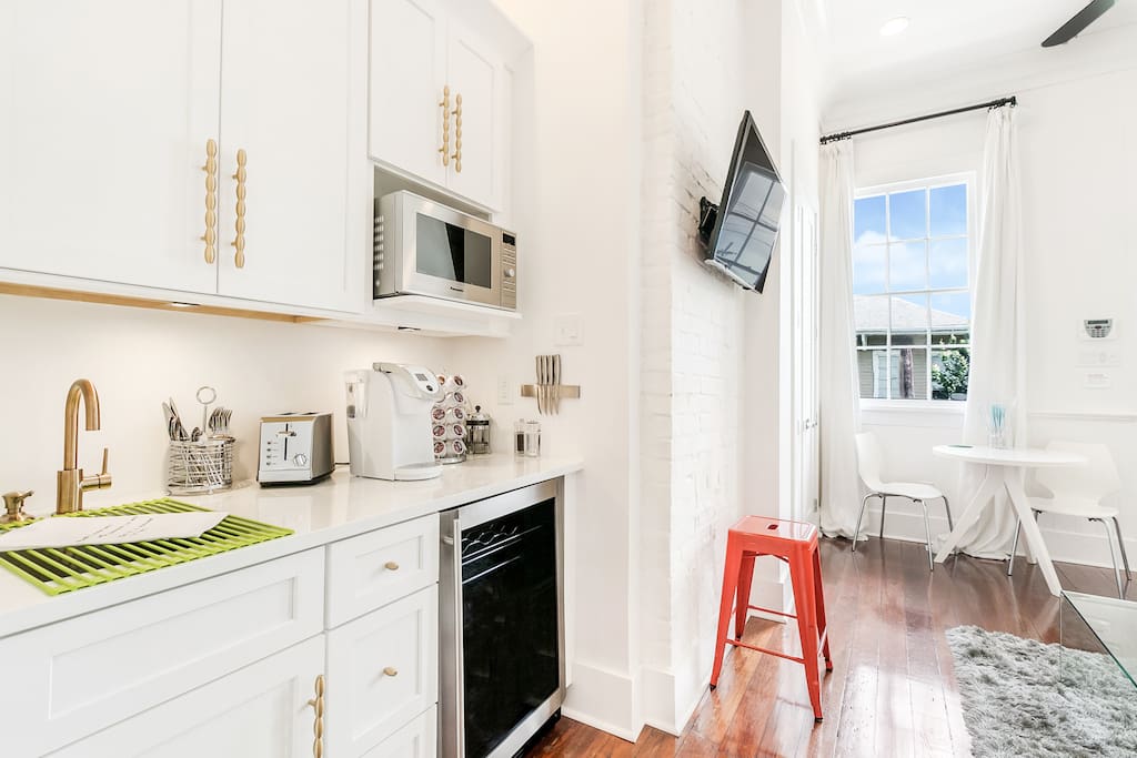 Sleek kitchenette adorning quartz counters & brass hardware. Equipped w/microwave, under-counter fridge, toaster, ice maker & Keurig/K-cups for your morning coffee + dinnerware/utensils/wine opener!