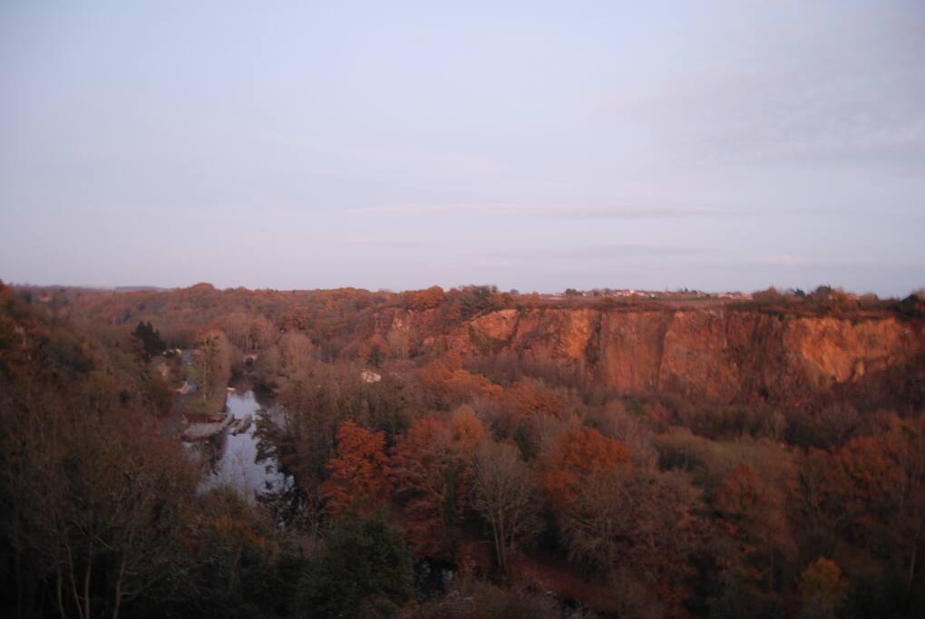 vue sur la rivière en automne