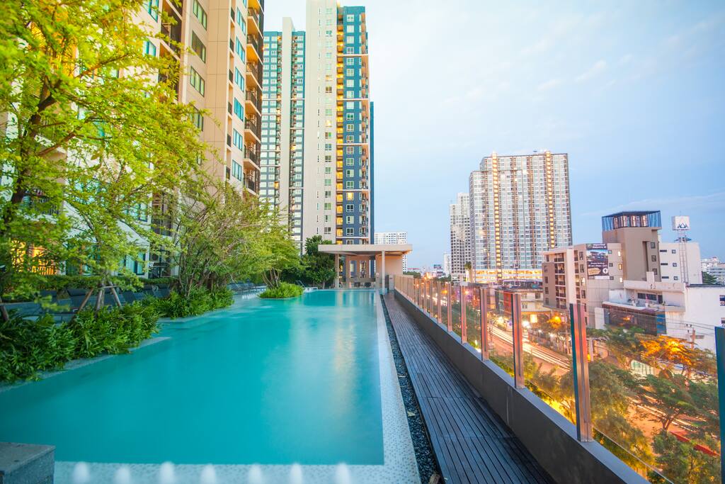 Swimming pool on 5th floor