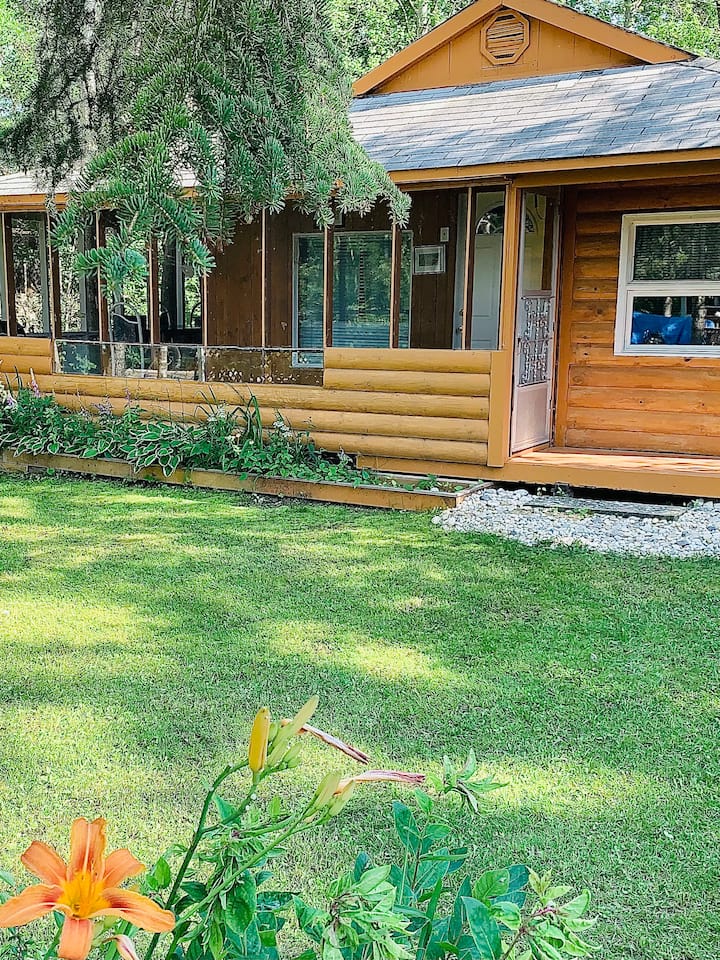 Cottage near the lake in Sandy hook, Gimli. Cottages for Rent in
