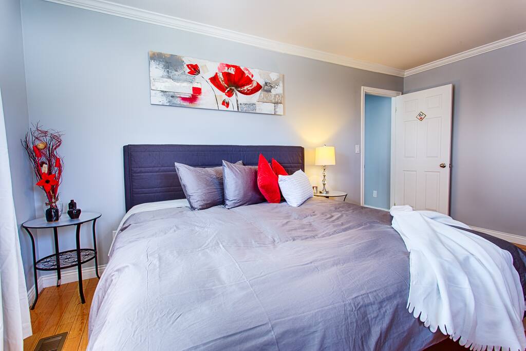 Master Bedroom (1st Floor)- King Sized Bed