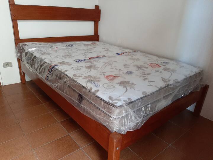 Godoro jipya la chemchemi 1,88x1,28x0.24. Haja ya kuleta lencol na foronya. Imebadilishwa mnamo Februari2020