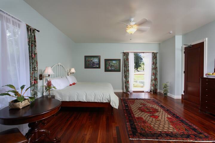 Elegant Lodge at Hawaii Island Retreat – 10 Rooms gallery image 5