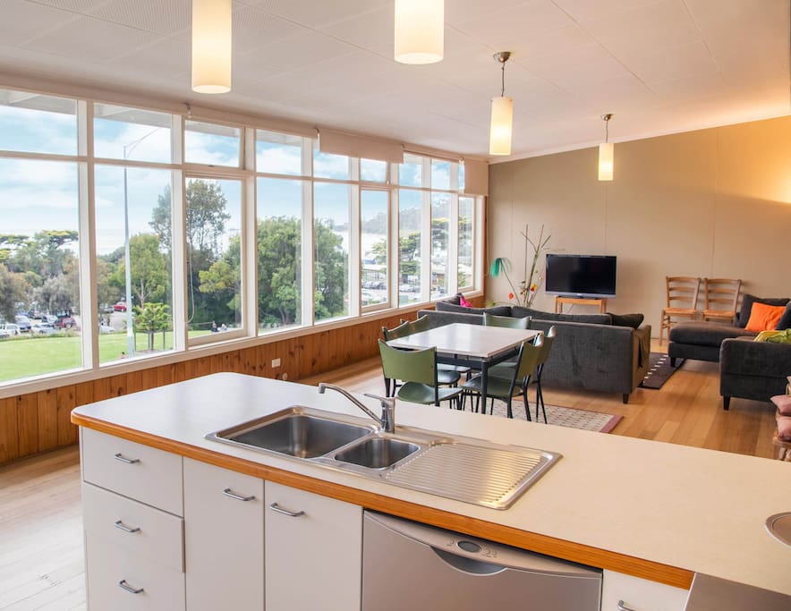 Kitchen/dining/living room