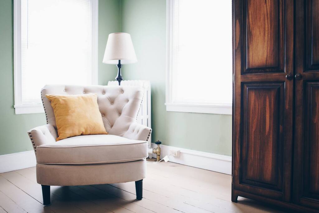 The views out in the windows in this little sitting area are nostalgic; like an old movie scene.