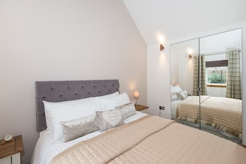 2 Wee-Kalf, Cosy Cottage in Whisky Capital, Moray