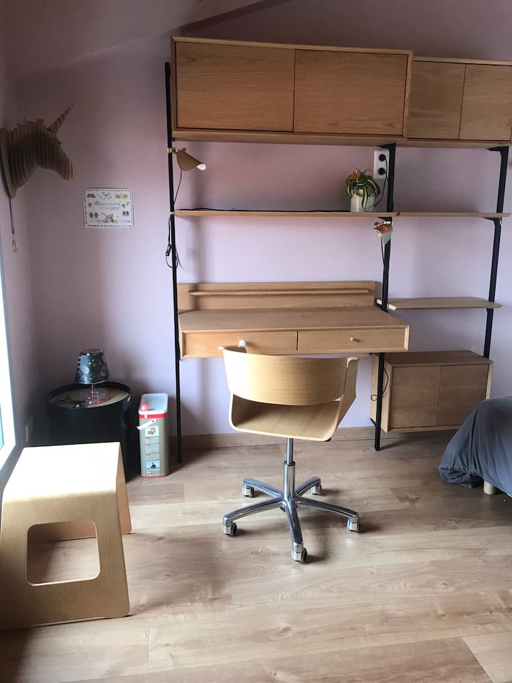 Eneo la ofisi ya chumba cha kulala 2 - Iko katika upanuzi karibu na eneo la WAVU - bafuni ya kibinafsi - hakuna kabati linalopatikana kwa wageni 