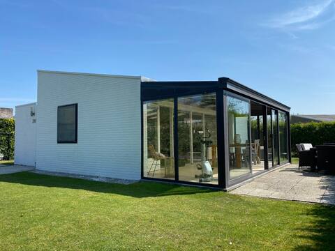 Spacious private bungalow near the beach | Cadzand