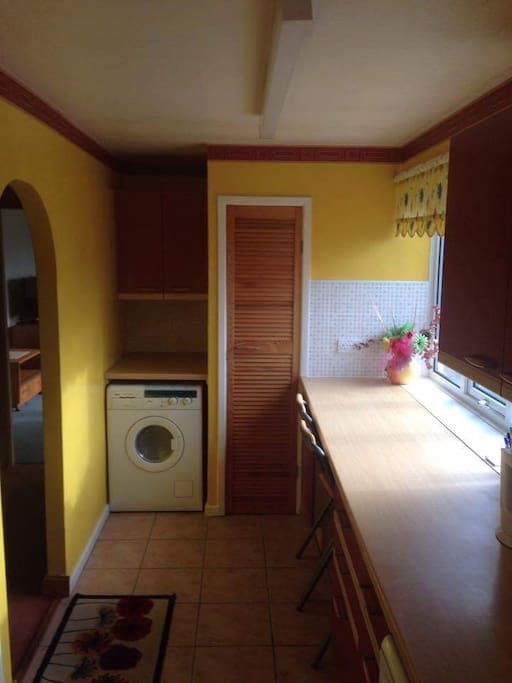 fully fitted kitchen with all appliances