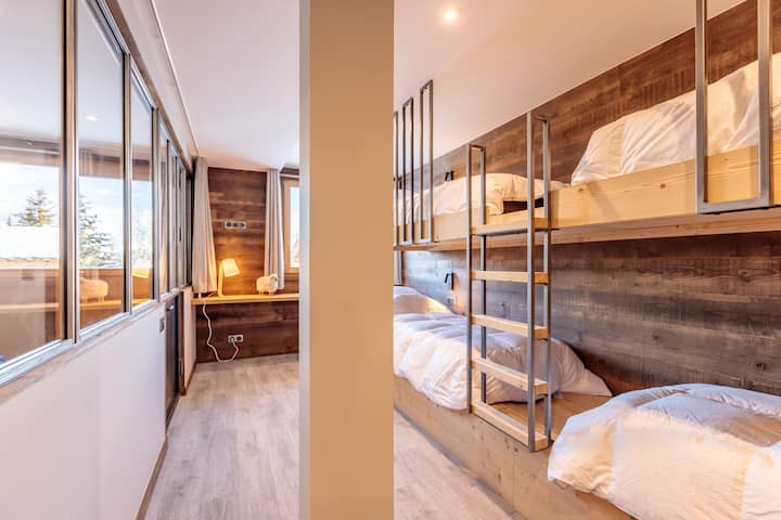 مسكن 2 يحتوي على 4 أسرّة ومخزن.