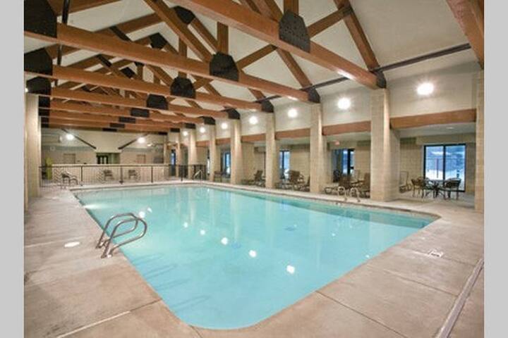 Close to Yellowstone! 5-Min from Park - Sleeps 6