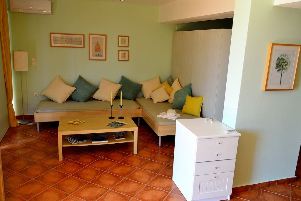 2. SPACE A - The living room (sleeps 2 persons)