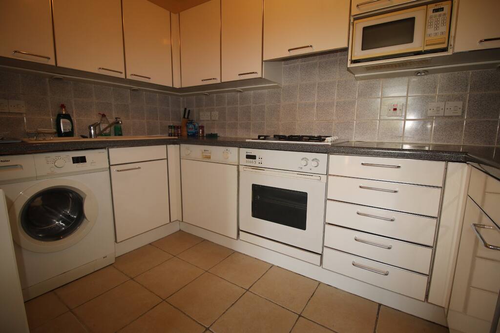 Fully Fitted Kitchen