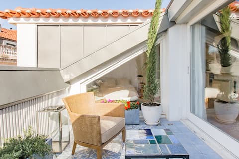 Top performing Airbnb: Loft in Heritage Building with City View Terrace in Misericórdia