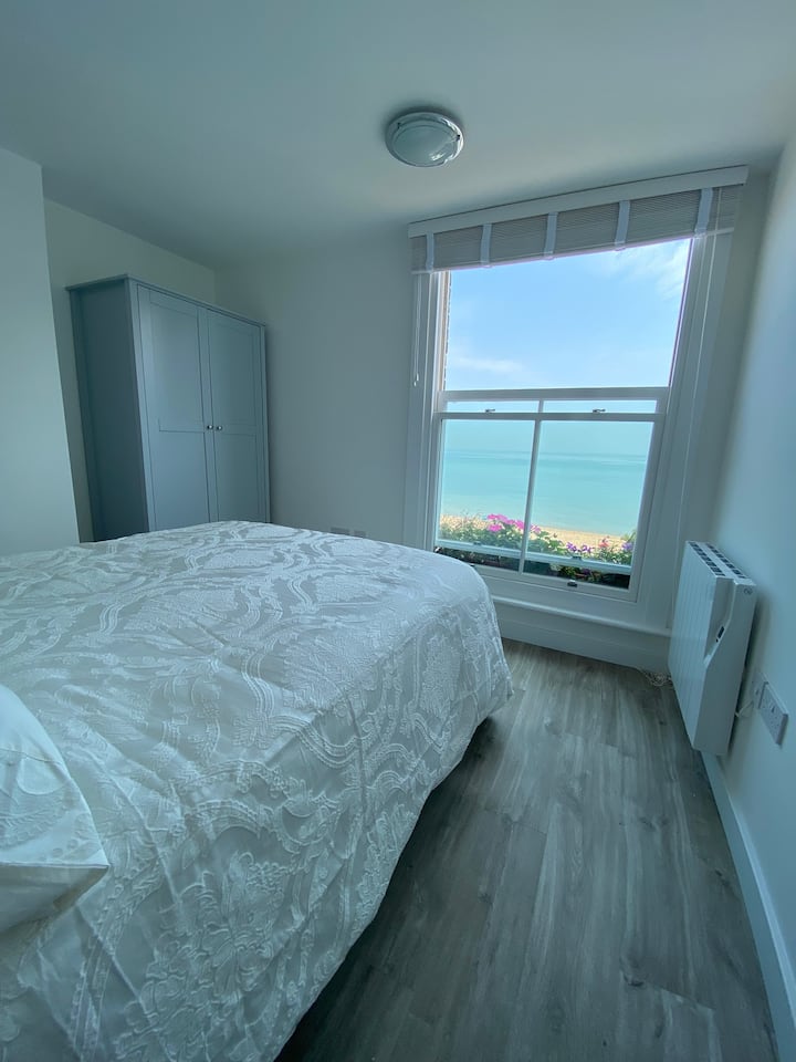 Bedroom with lovely sea view