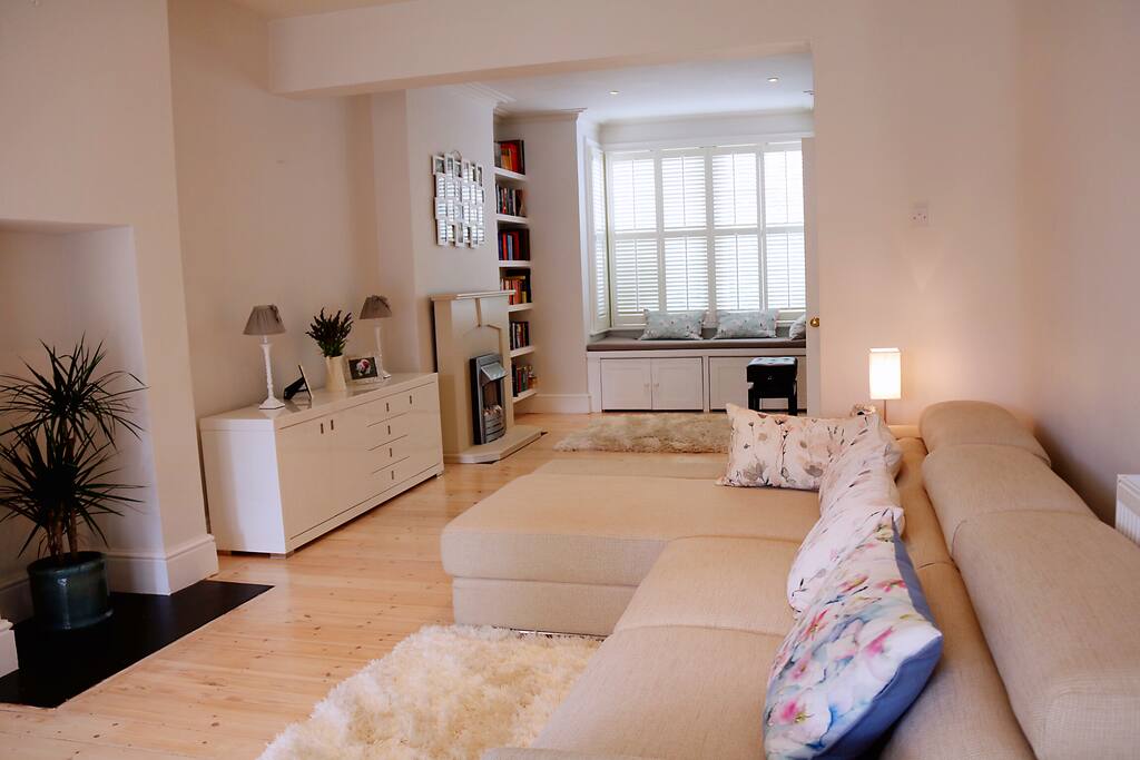 Spacious and Airy Living Room