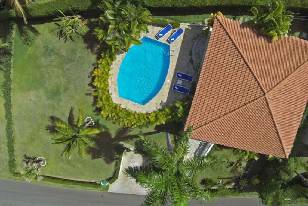 Villa with private pool and tropical garden
