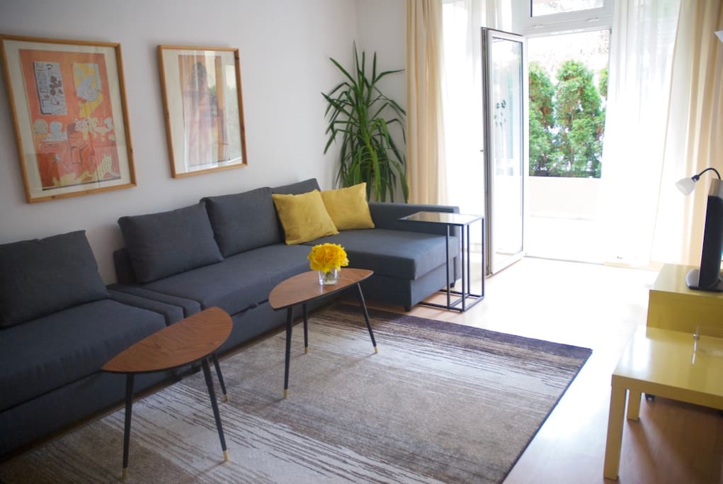 Nappali és erkély/ Living room with entrance to balcony