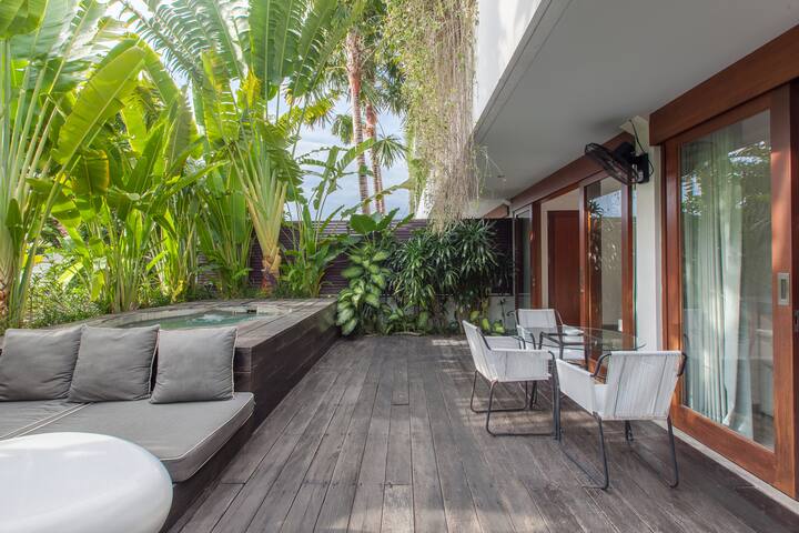 Luxury lounging, heart of Seminyak