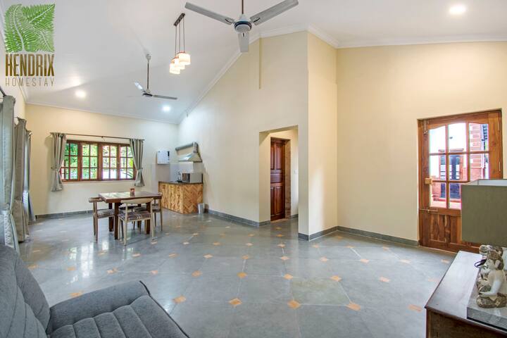 hall-Kitchenette