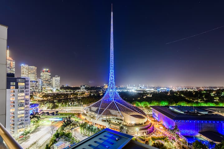 Exclusive Stays – Gallery Penthouse gallery image 2