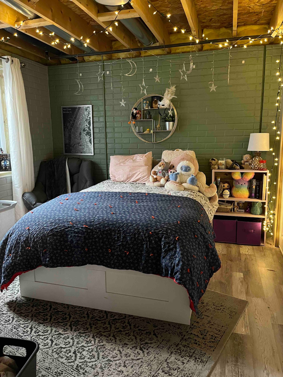 غرفة النوم الرابعة - الطابق السفلي - سرير بالحجم الكامل