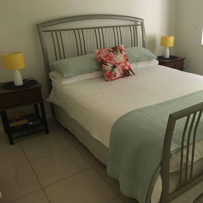 Bedroom with queen size bed