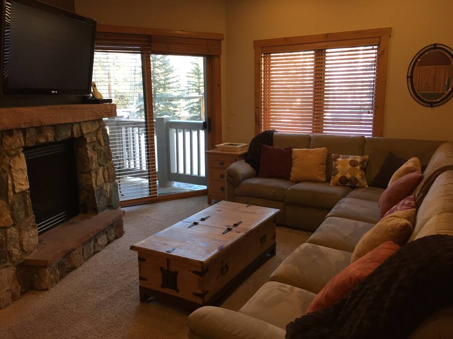 48" Flat Screen TV Room for everyone !