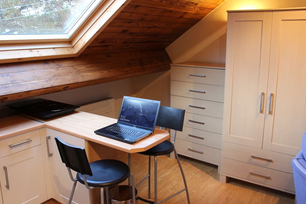 Wardrobe and Drawers. Breakfast Area.