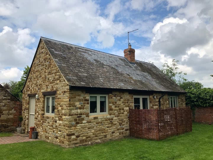 The Cottage at No.1 (Isham, Northamptonshire) Guest houses for Rent