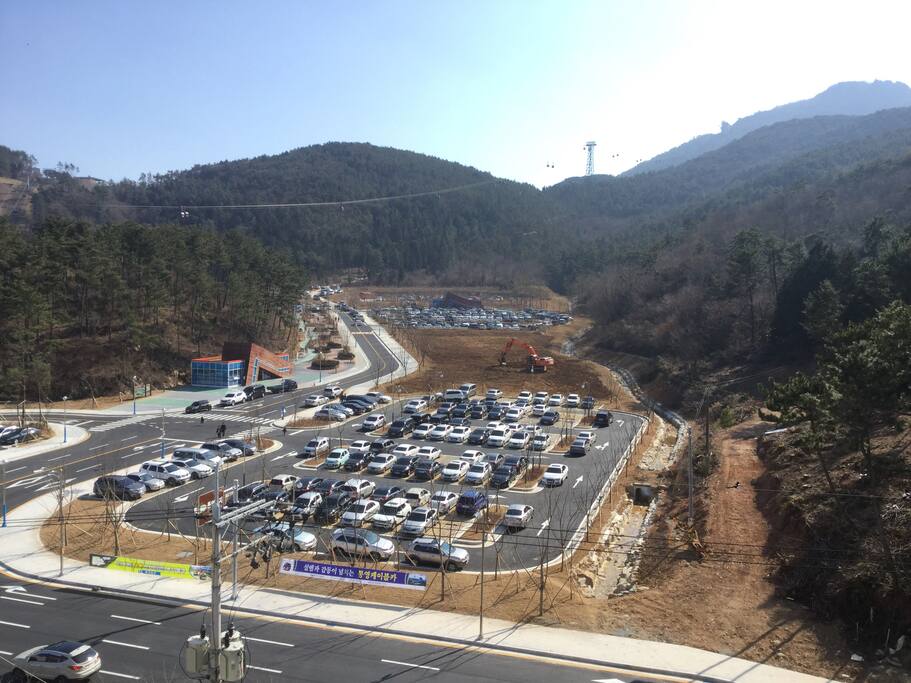 Luge Parking View from the Balcony 베란다 에서 보이는 통영루지 도보 3-5분