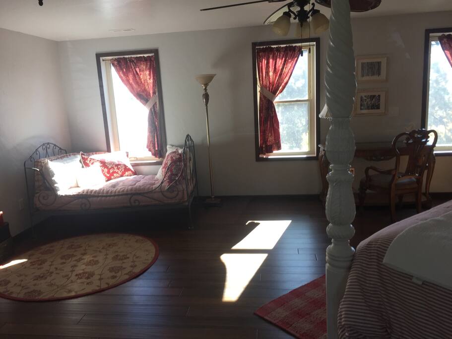 Toddler or Day Bed in Don's Room